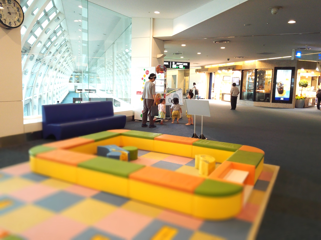 Lovely padded play area inside the departure terminal 