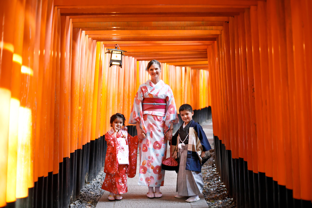 Kyoto Guide Fushimi Inari with kids under the torii